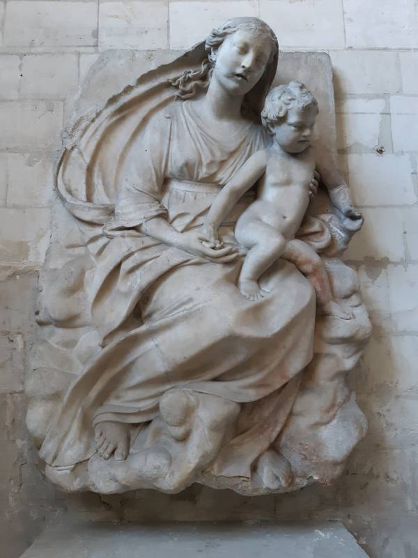 Haut-relief de la Vierge à l