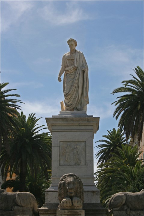 Fondation Sauvegarde de l'Art Français - plus grand Musée de france - ajaccio, statue de l'empereur