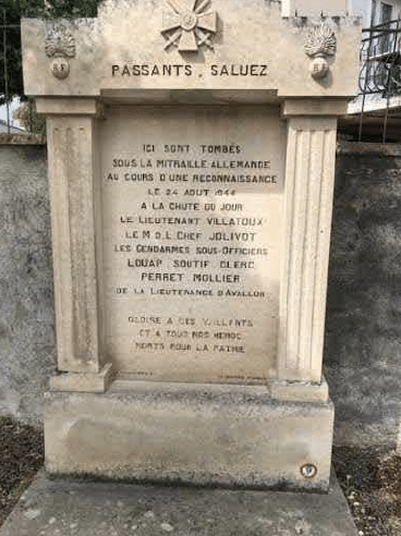 Avallon (89) - Monument aux morts et stèles - Le Plus Grand Musée de France