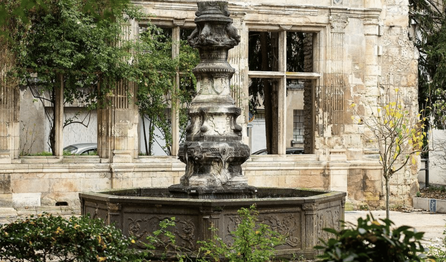 Tours (37) - Fontaine de Beaune-Semblançay - Le Plus Grand Musée de France