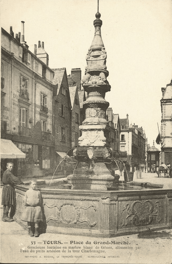 Tours (37) - Fontaine de Beaune-Semblançay - Le Plus Grand Musée de France