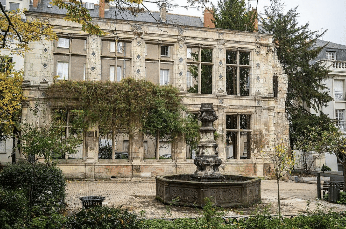 Tours (37) - Fontaine de Beaune-Semblançay - Le Plus Grand Musée de France