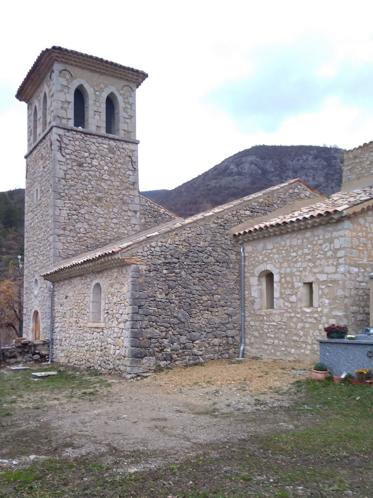 Montfroc (26) Eglise Saint-Clair