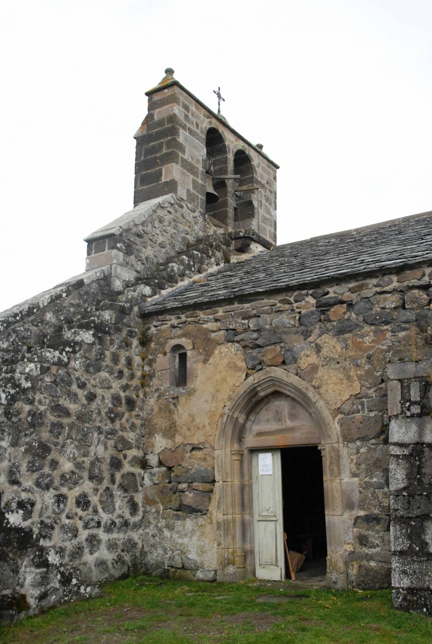 Dienne (Cantal) Eglise Saint-Roch de Fortuniès