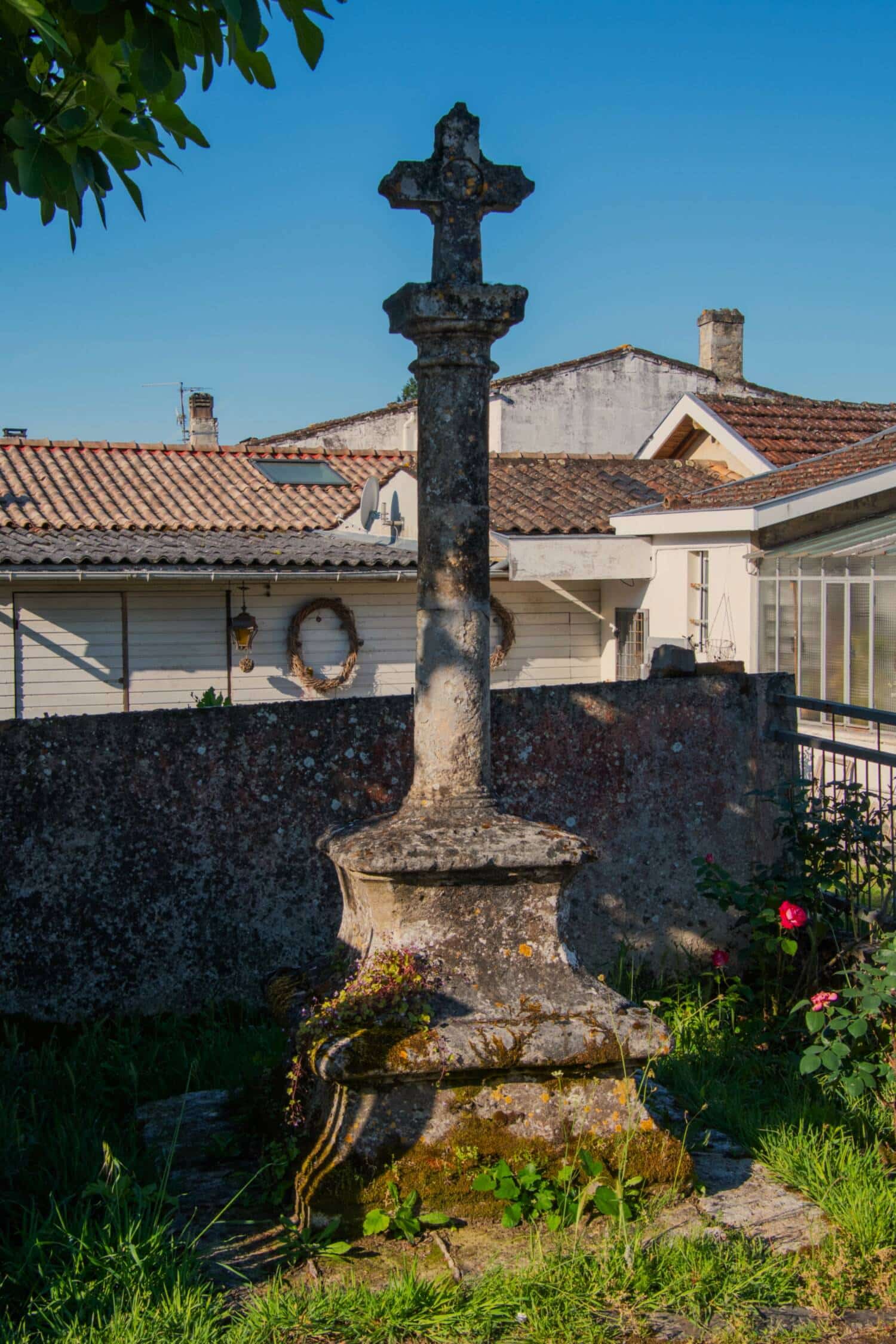 Cubzac-les-ponts (33) - Croix rue de l'église - Le Plus Grand Musée de France