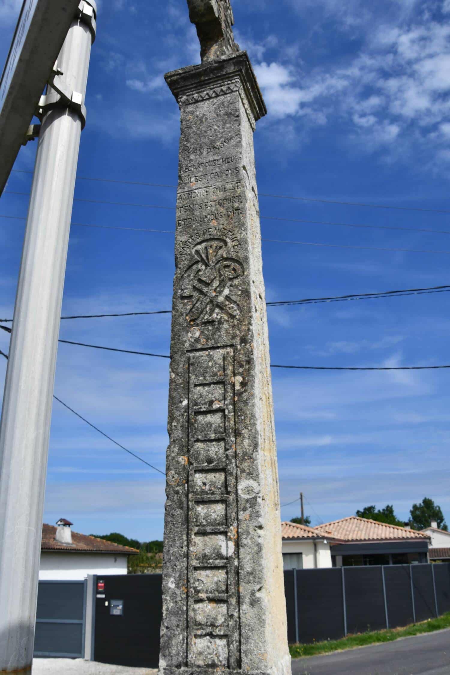 Cubzac-les-ponts (33) - Croix rue de Lombagne - Le Plus Grand Musée de France