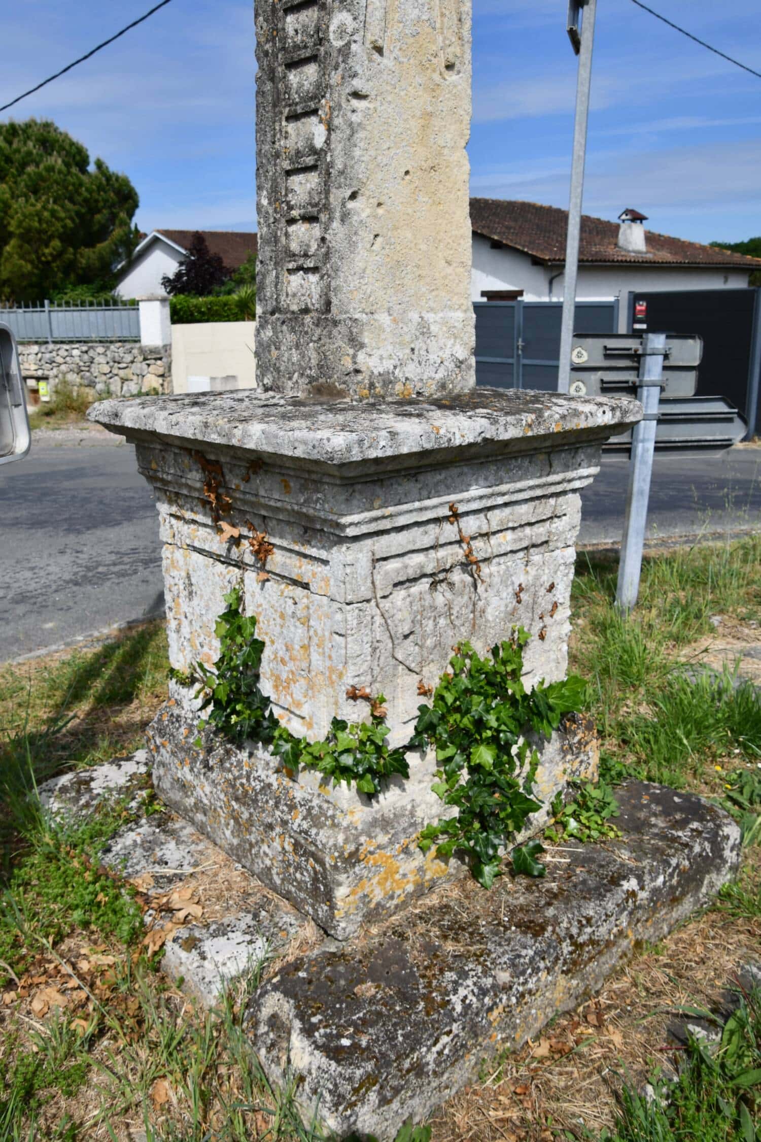 Cubzac-les-ponts (33) - Croix rue de Lombagne - Le Plus Grand Musée de France