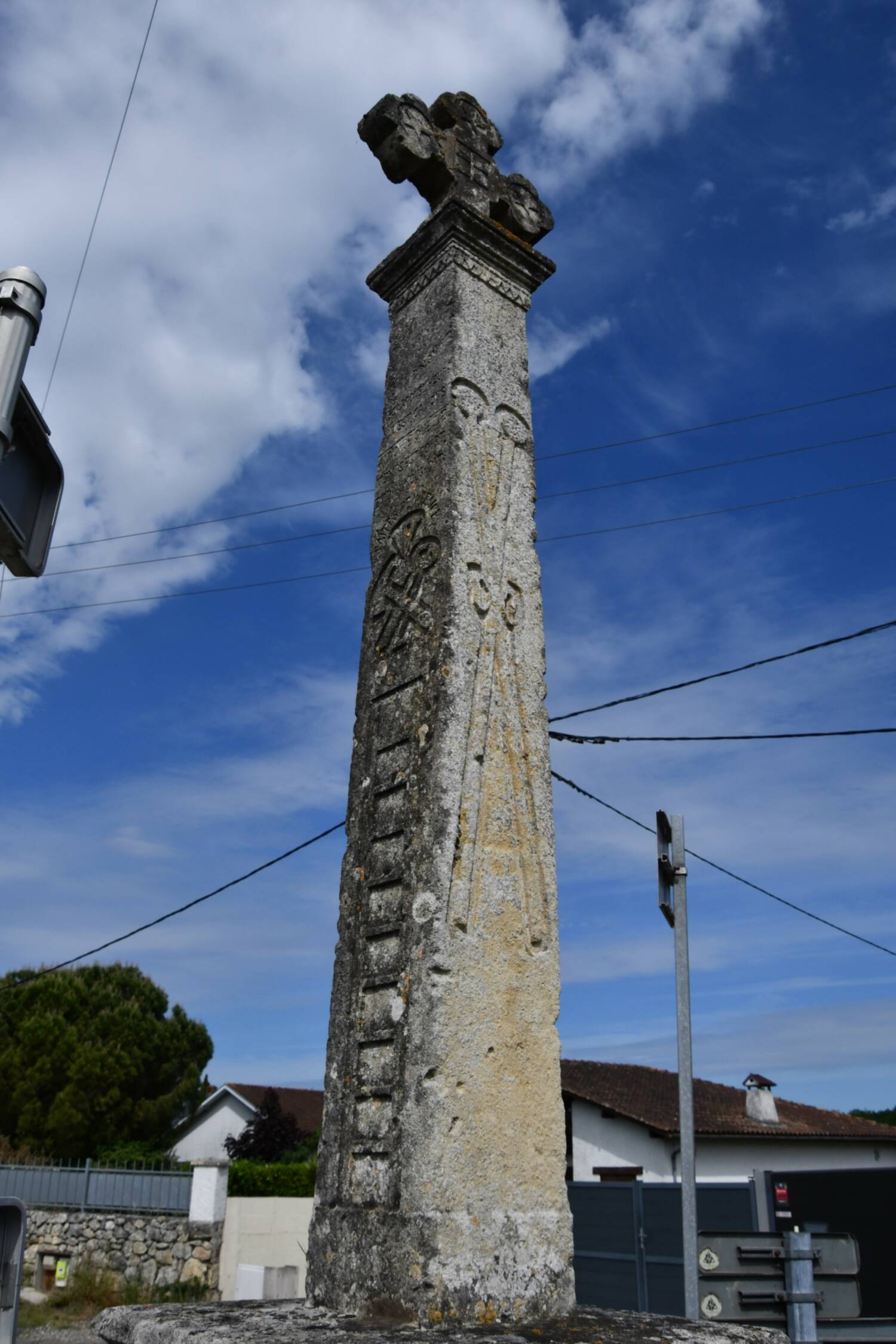 Cubzac-les-ponts (33) - Croix rue de Lombagne - Le Plus Grand Musée de France