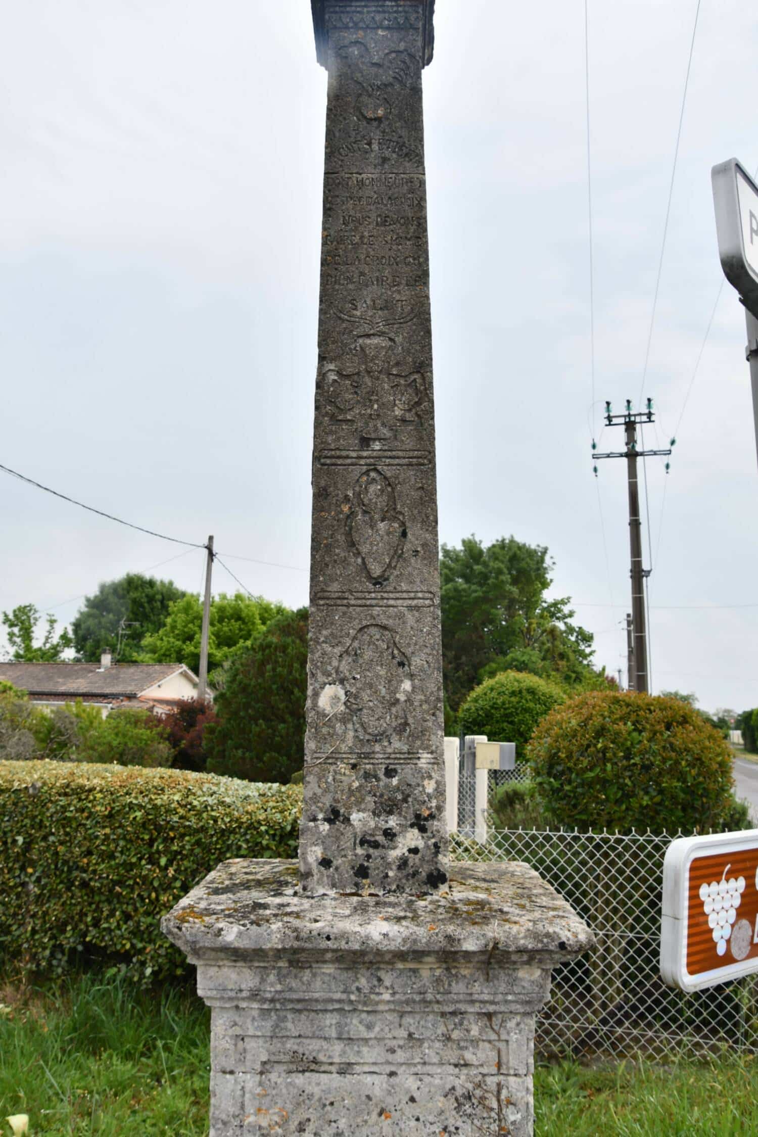 Cubzac-les-ponts (33) - Croix rue de Lombagne - Le Plus Grand Musée de France