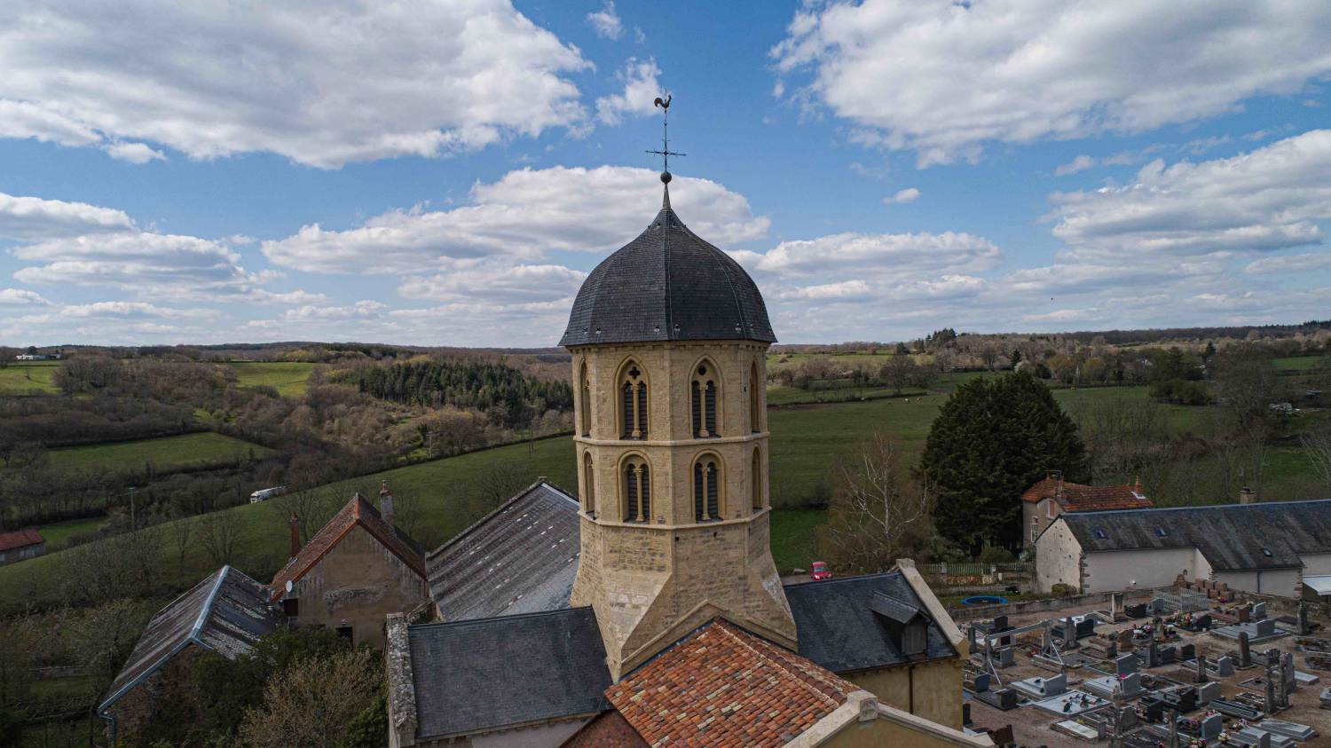 Bard-le-Régulier (21) - église Saint-Jean l'Evangéliste