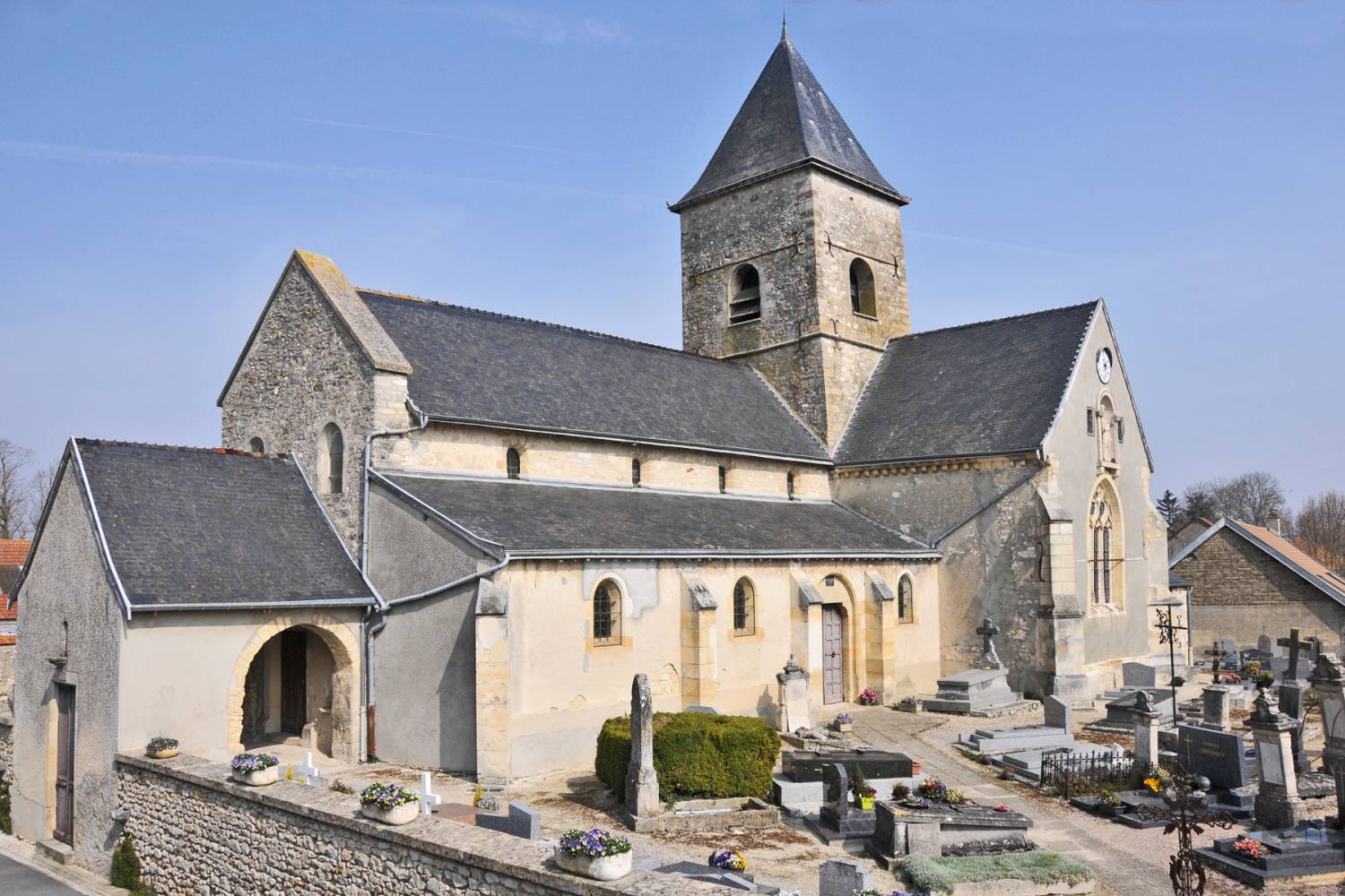 Les Mesneux (51) - église Saint-Rémi