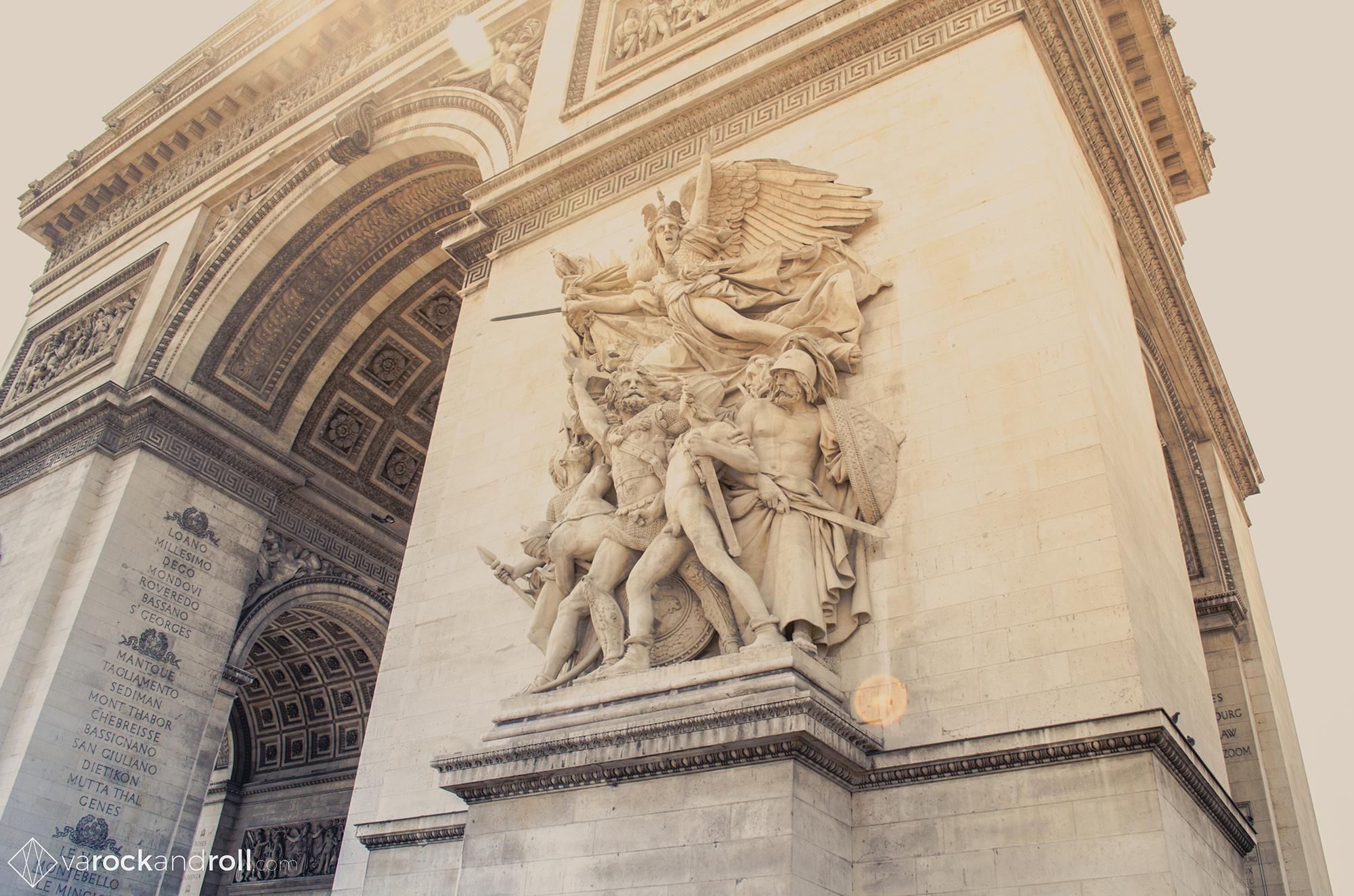 poudrier ancien souvenir de Paris Arc de Triomphe miroir de
