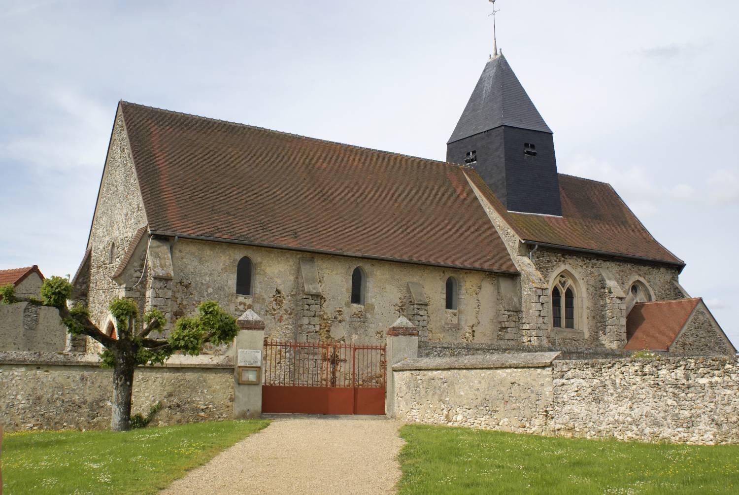 Montmirail (Marne) - église Saint-Timothée-et-et-Saint-Symphorien de l'Echelle-le-Franc