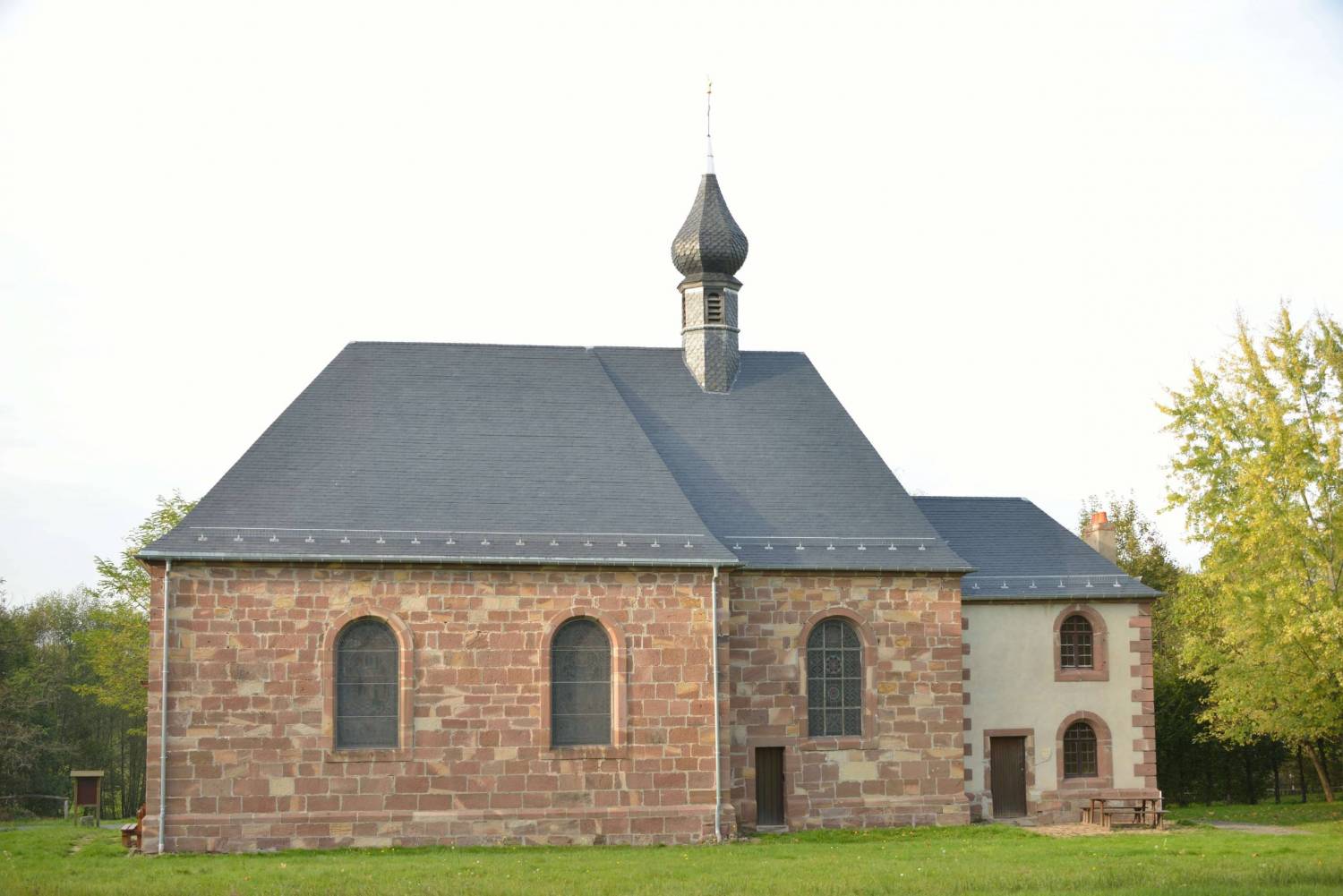 Métairies-Saint-Quirin (Moselle) Eglise et ermitage ND du Lhor