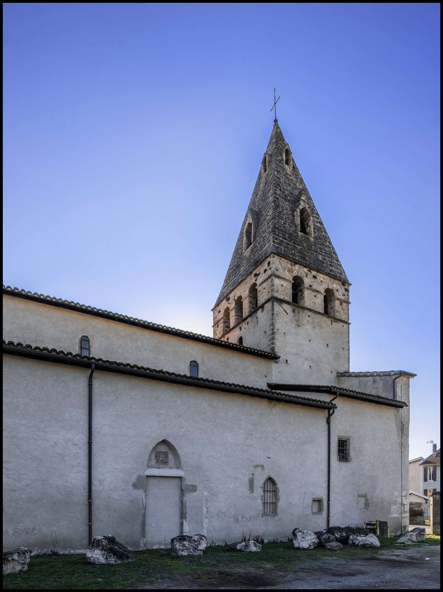 Moirans (38) Aincienen église priorale Saint-Pierre - Sauvegarde de l'Art Français