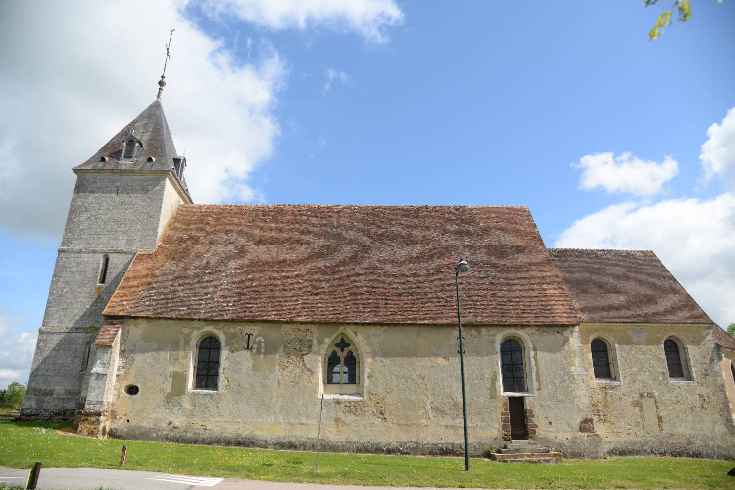Feings (61) - église Saint-Gervais et Saint-Protais