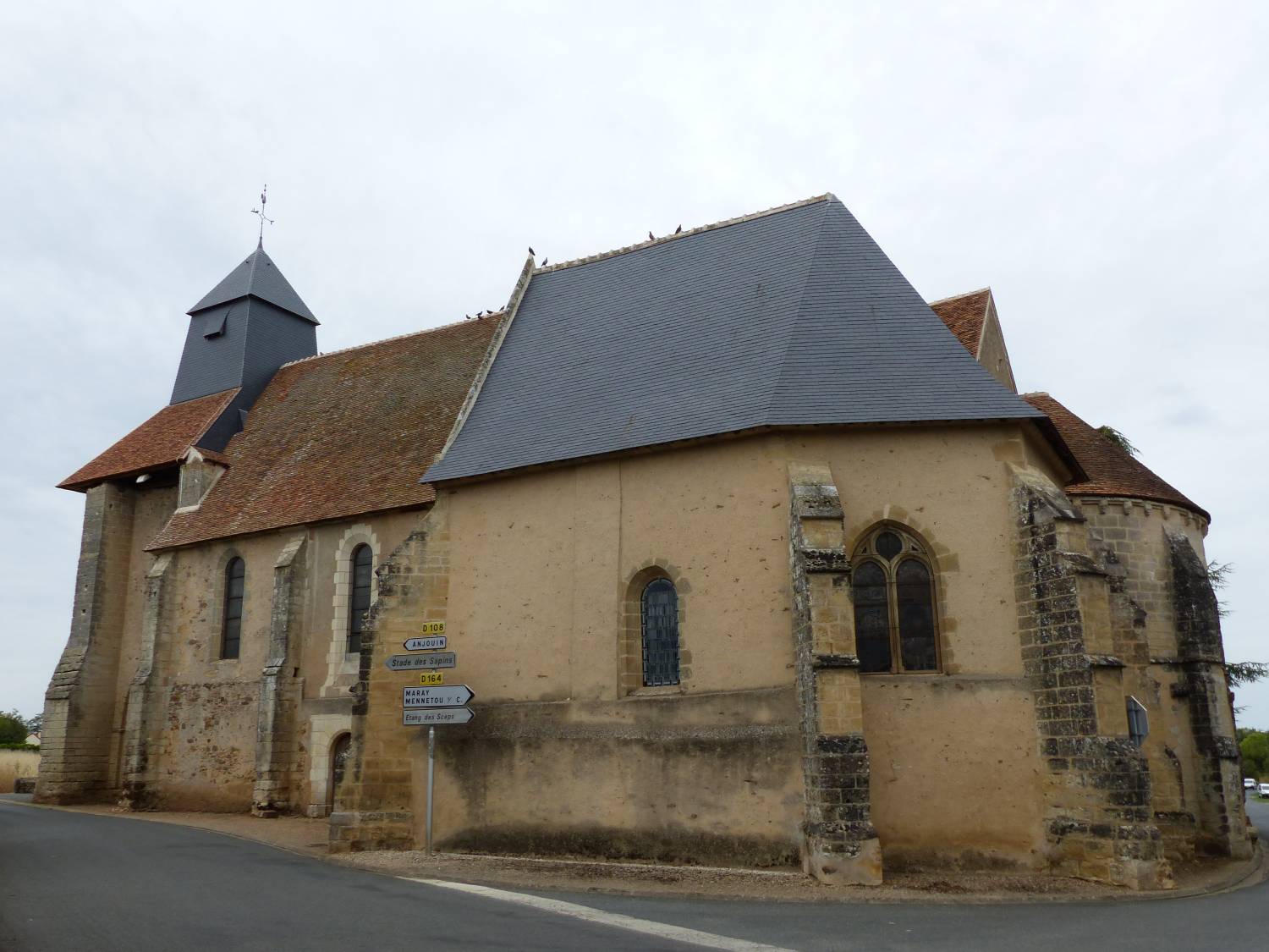 Genouilly (18) Eglise Saint-Symphorien