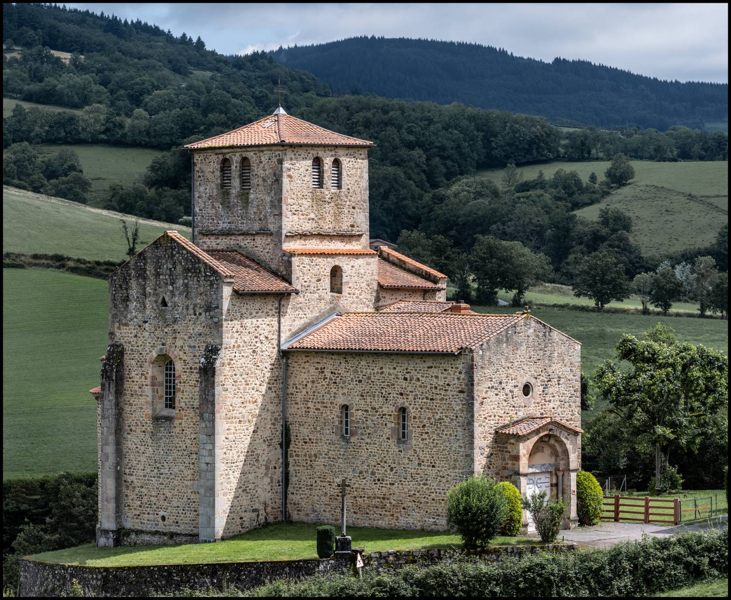Saint-Mamert (69) Eglise de l'ancien prieuré de Cluny