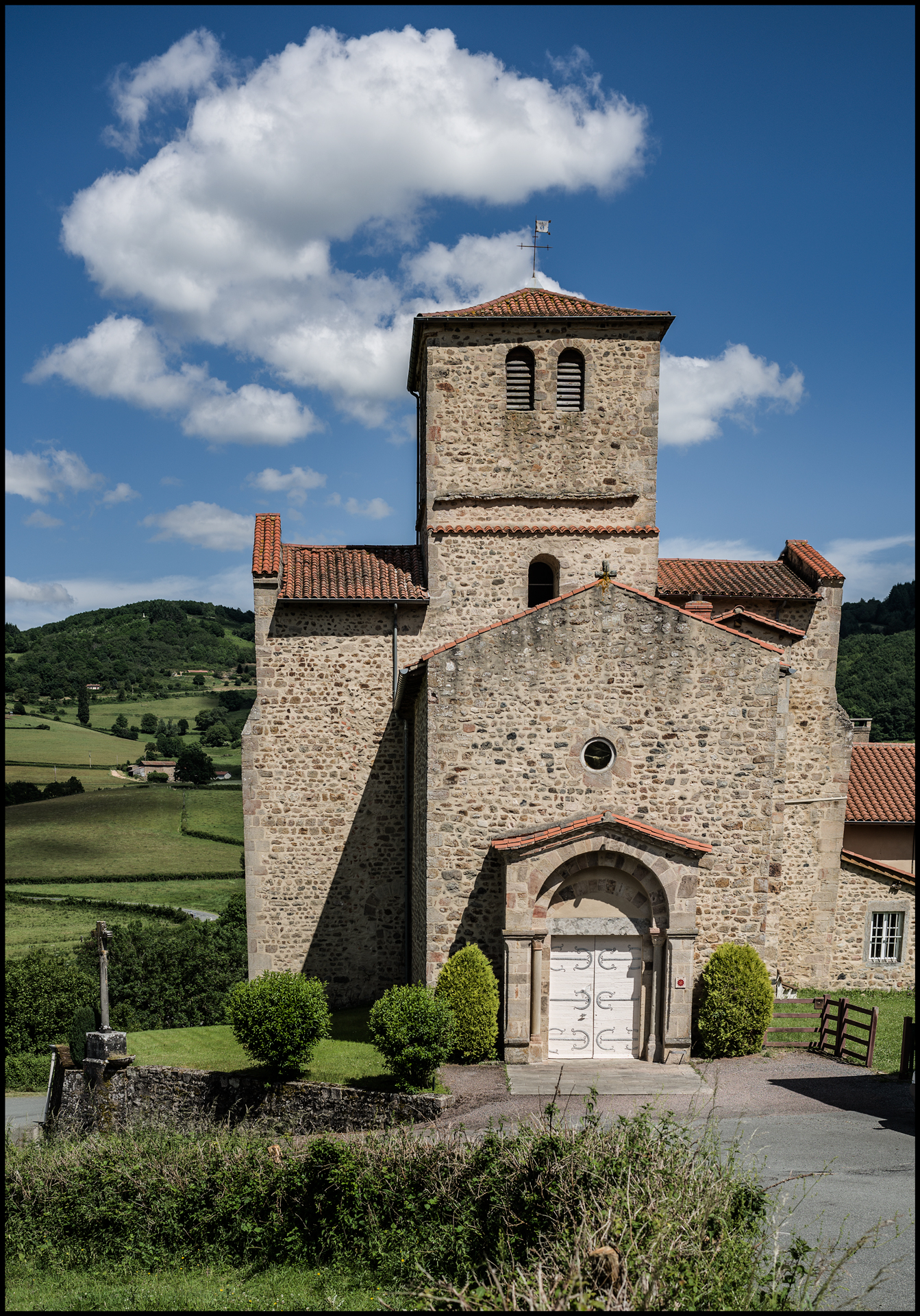 Saint-Mamert (69) Eglise de l'ancien prieuré de Cluny