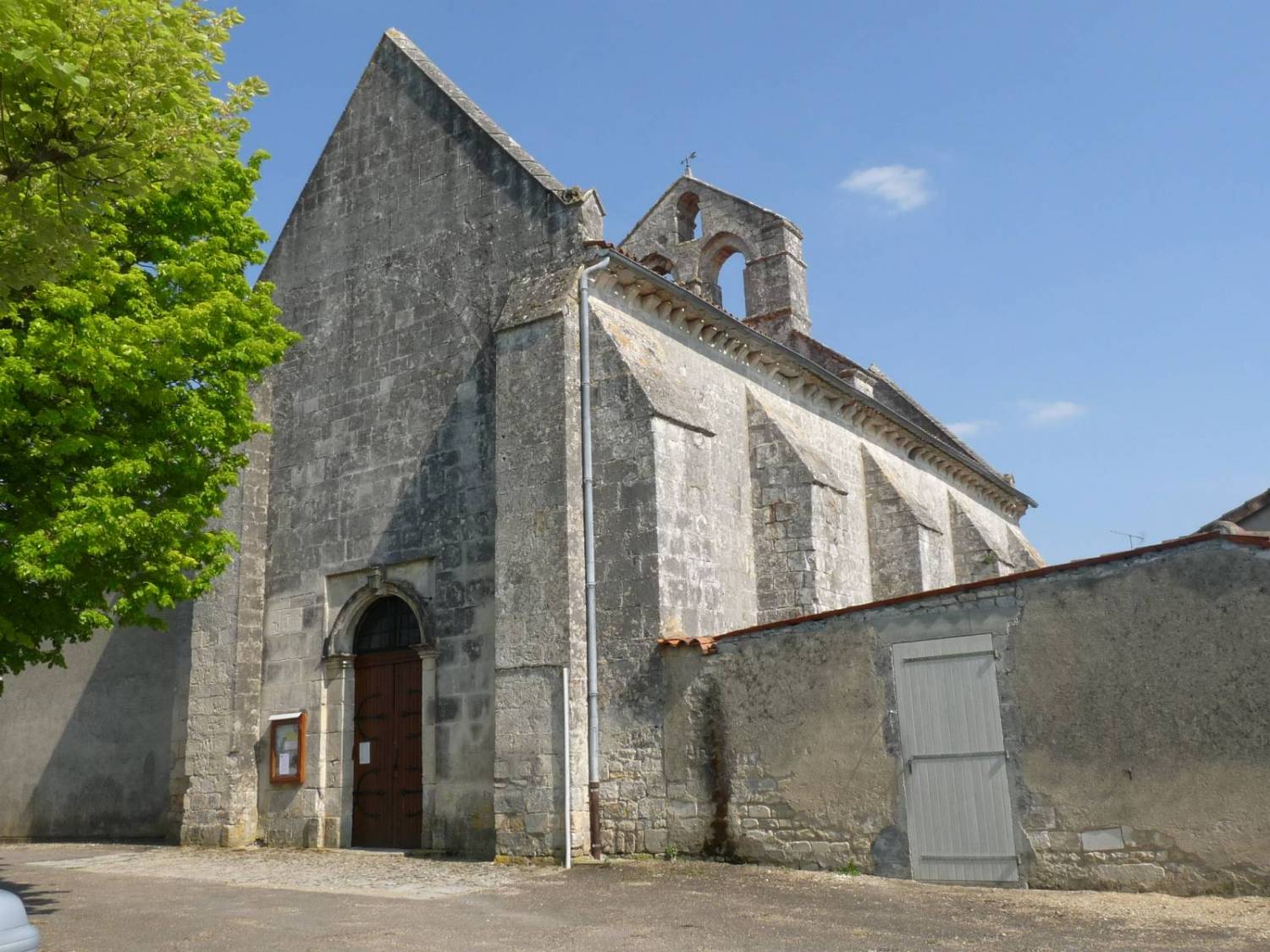Triac-Lautrait (16) - église Saint-Romain