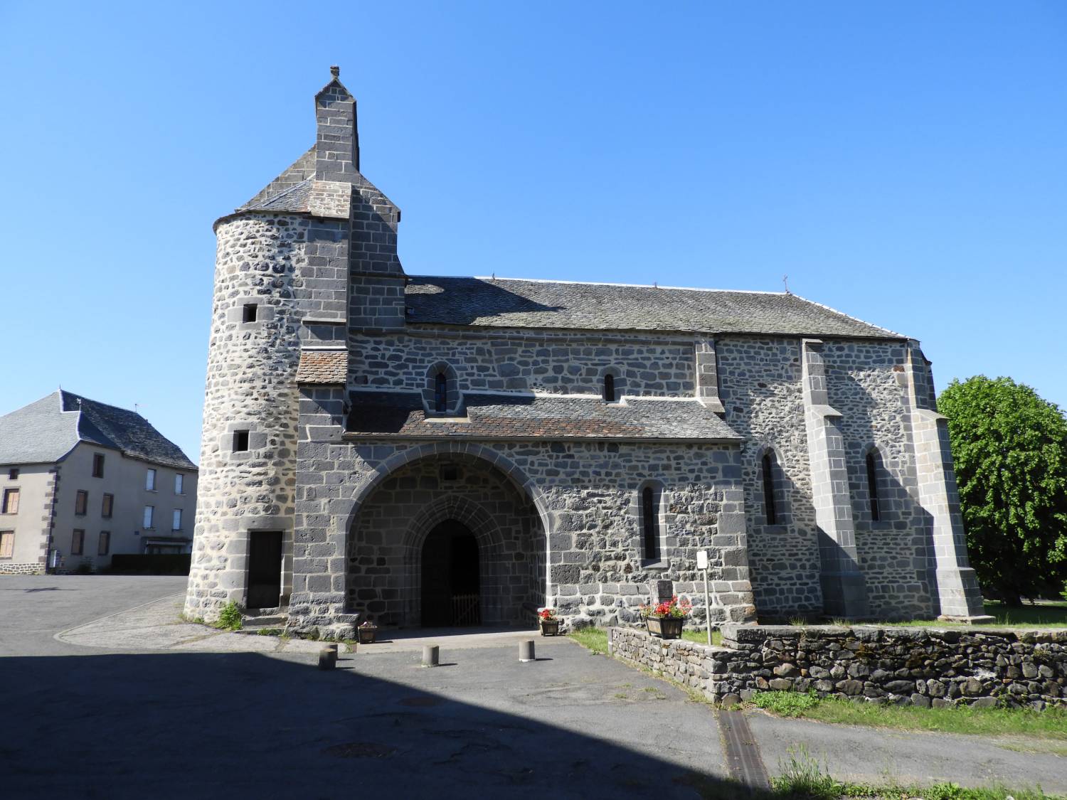 Neuveglise-sur-Truyère (15) Eglise Saint-Pierre - Sauvegarde de l'Art Français