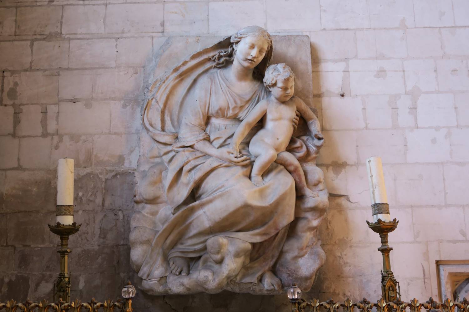 Haut-relief de la Vierge à l'Enfant, du_Broeucq, Saint-Omer (62) - Sauvegarde de l'Art Français Plus Grand Musée de France