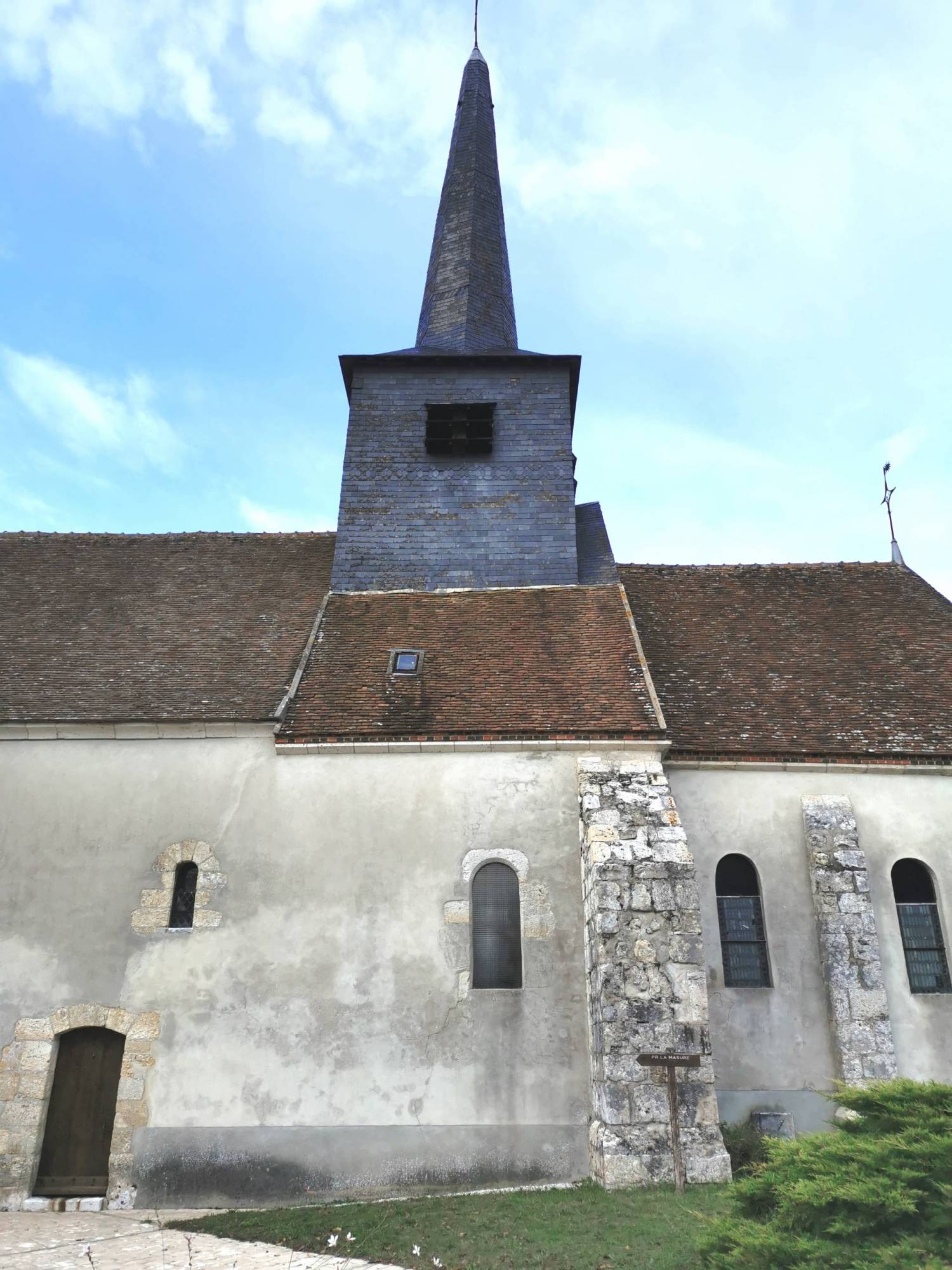 Noyers (45) - Eglise Saint-Pierre-et-Saint-Genou